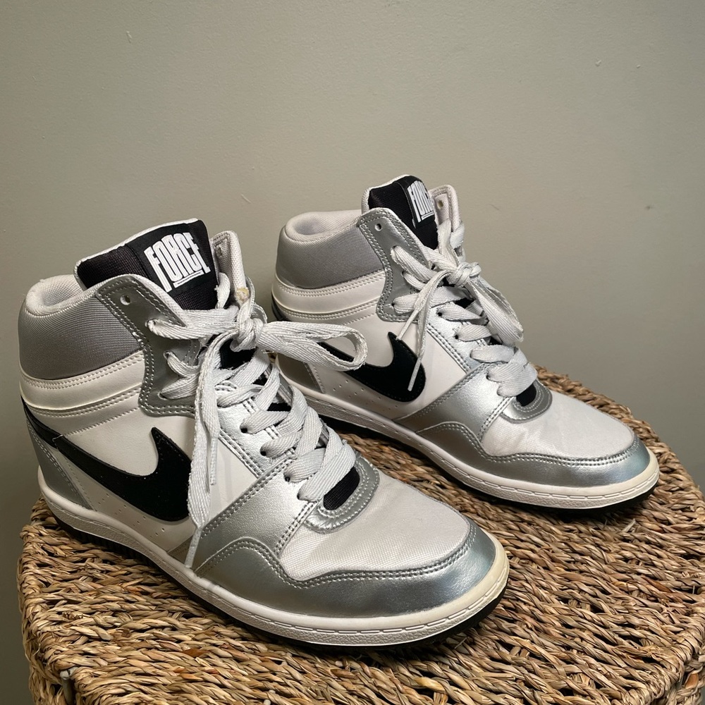 Nike Women's Force Sky High White/Black/Metallic Silver Casual Shoe 9 Women.